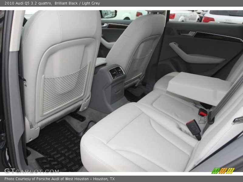 Brilliant Black / Light Grey 2010 Audi Q5 3.2 quattro