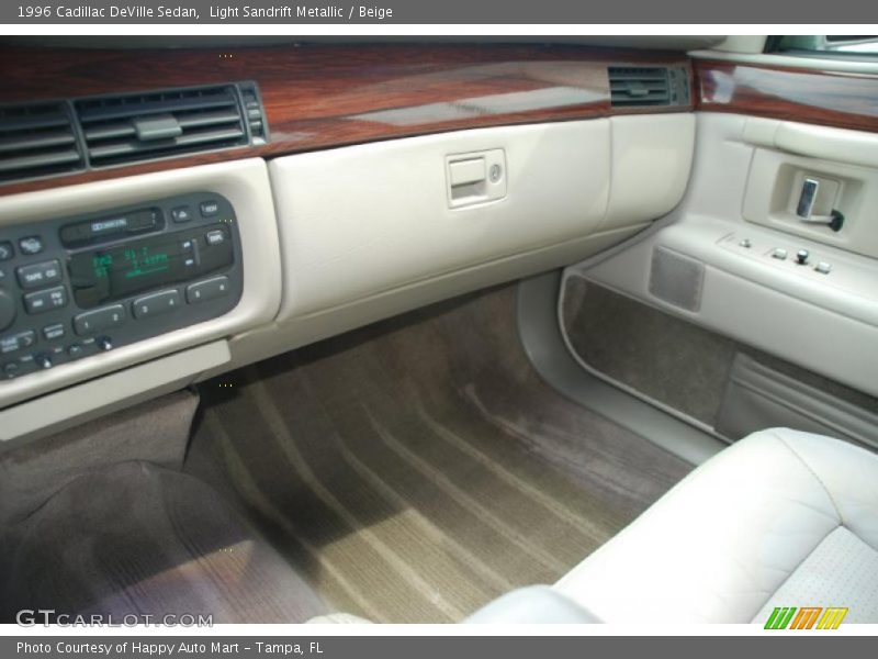 Light Sandrift Metallic / Beige 1996 Cadillac DeVille Sedan