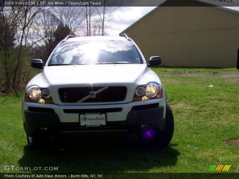 Ice White / Taupe/Light Taupe 2006 Volvo XC90 2.5T