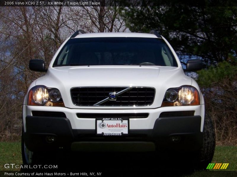 Ice White / Taupe/Light Taupe 2006 Volvo XC90 2.5T