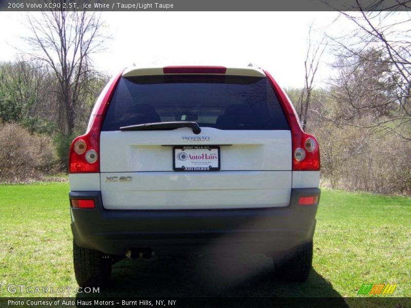 Ice White / Taupe/Light Taupe 2006 Volvo XC90 2.5T
