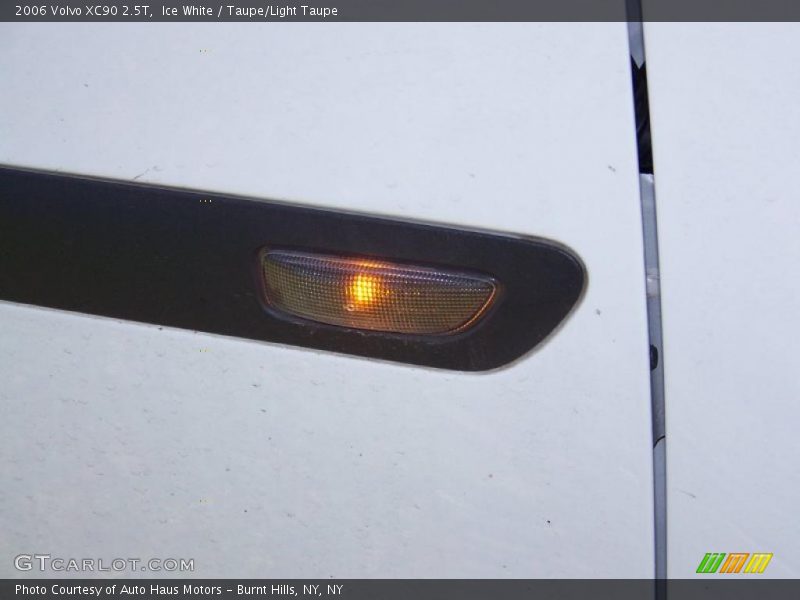 Ice White / Taupe/Light Taupe 2006 Volvo XC90 2.5T