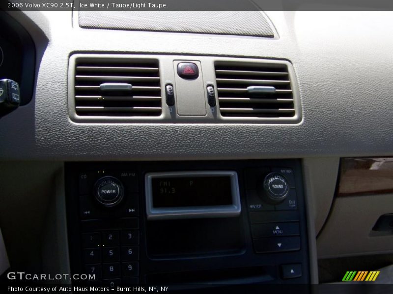 Ice White / Taupe/Light Taupe 2006 Volvo XC90 2.5T