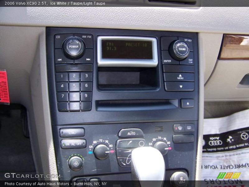 Ice White / Taupe/Light Taupe 2006 Volvo XC90 2.5T