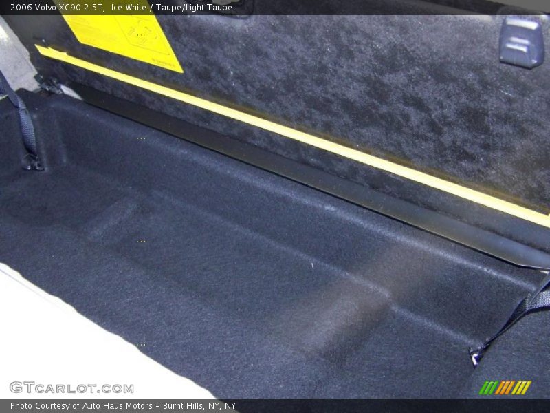Ice White / Taupe/Light Taupe 2006 Volvo XC90 2.5T