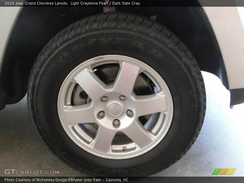 Light Graystone Pearl / Dark Slate Gray 2010 Jeep Grand Cherokee Laredo