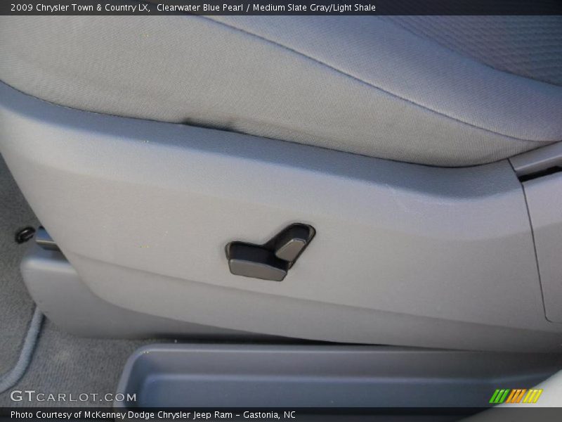 Clearwater Blue Pearl / Medium Slate Gray/Light Shale 2009 Chrysler Town & Country LX