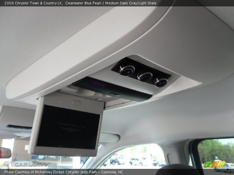 Clearwater Blue Pearl / Medium Slate Gray/Light Shale 2009 Chrysler Town & Country LX