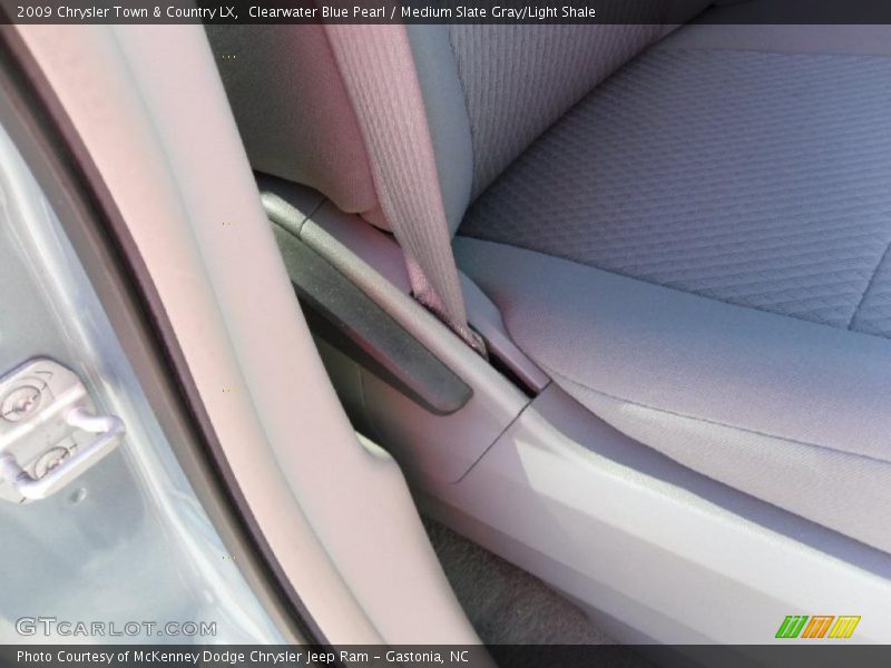 Clearwater Blue Pearl / Medium Slate Gray/Light Shale 2009 Chrysler Town & Country LX
