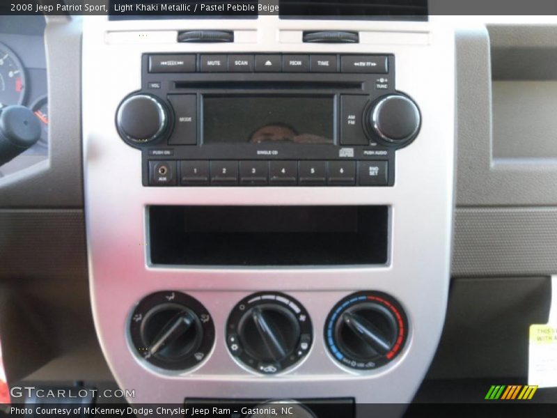 Light Khaki Metallic / Pastel Pebble Beige 2008 Jeep Patriot Sport