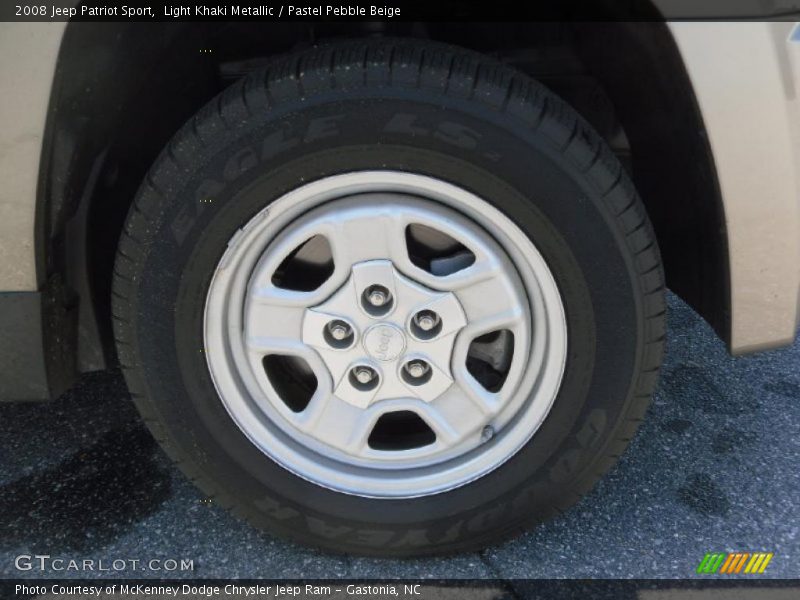 Light Khaki Metallic / Pastel Pebble Beige 2008 Jeep Patriot Sport