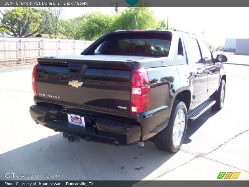 Black / Ebony 2007 Chevrolet Avalanche LTZ