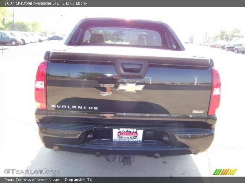 Black / Ebony 2007 Chevrolet Avalanche LTZ