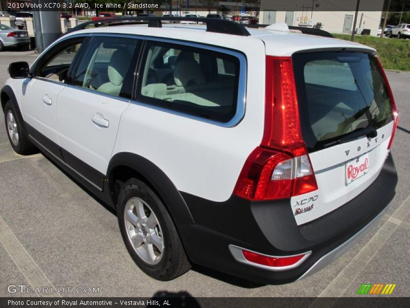 Ice White / Sandstone 2010 Volvo XC70 3.2 AWD