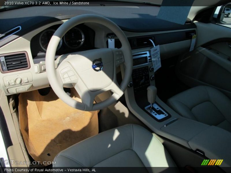 Ice White / Sandstone 2010 Volvo XC70 3.2 AWD