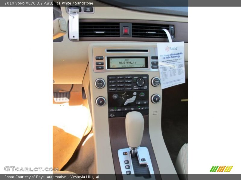 Ice White / Sandstone 2010 Volvo XC70 3.2 AWD