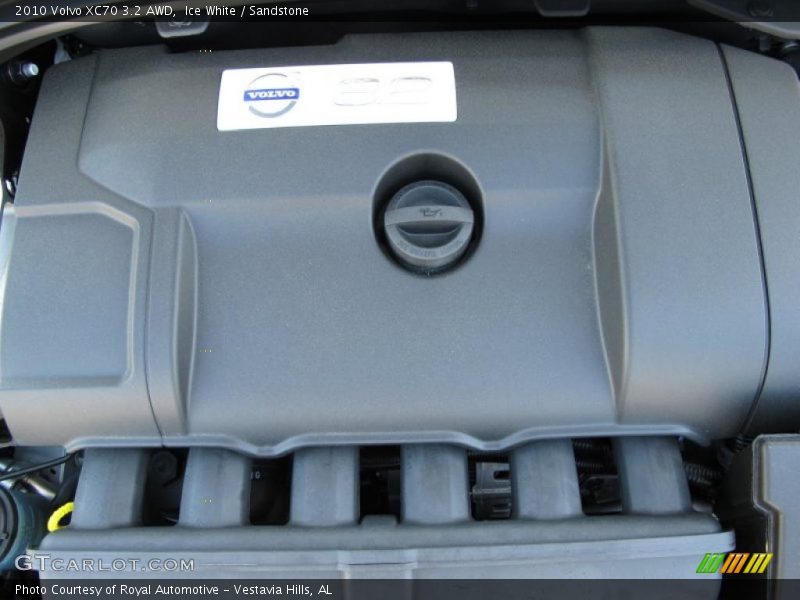 Ice White / Sandstone 2010 Volvo XC70 3.2 AWD