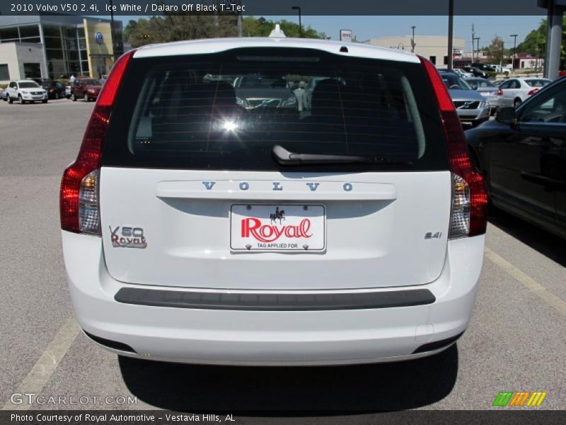 Ice White / Dalaro Off Black T-Tec 2010 Volvo V50 2.4i