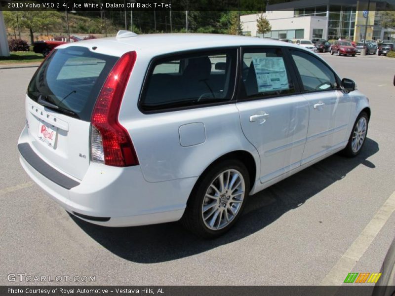 Ice White / Dalaro Off Black T-Tec 2010 Volvo V50 2.4i