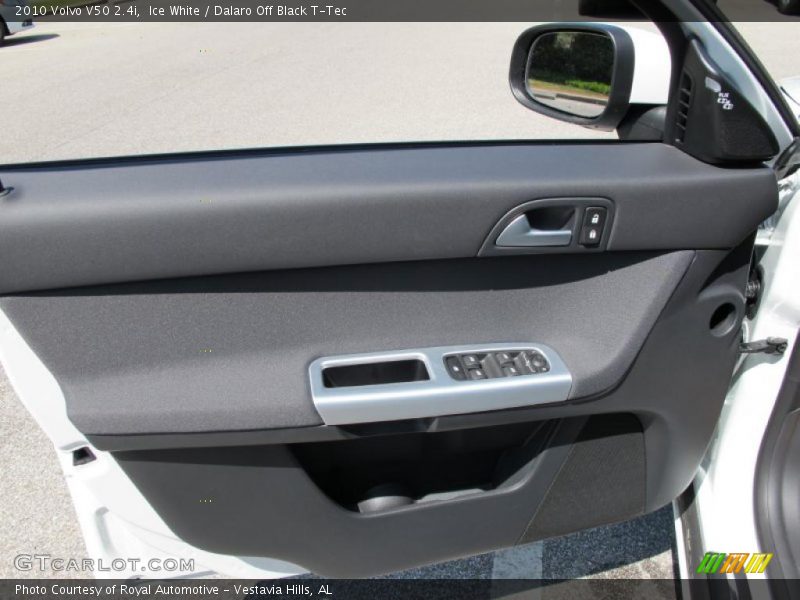 Ice White / Dalaro Off Black T-Tec 2010 Volvo V50 2.4i