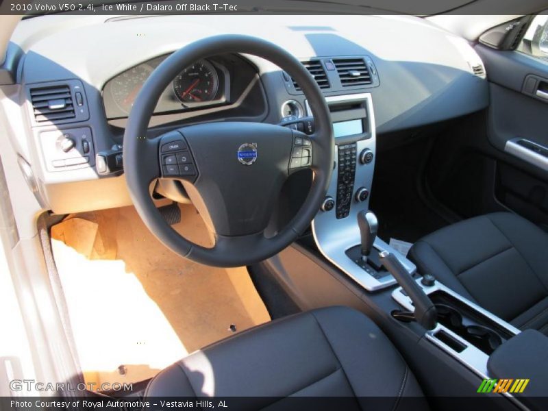Ice White / Dalaro Off Black T-Tec 2010 Volvo V50 2.4i