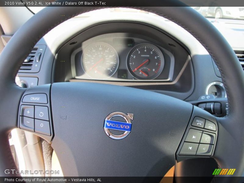 Ice White / Dalaro Off Black T-Tec 2010 Volvo V50 2.4i