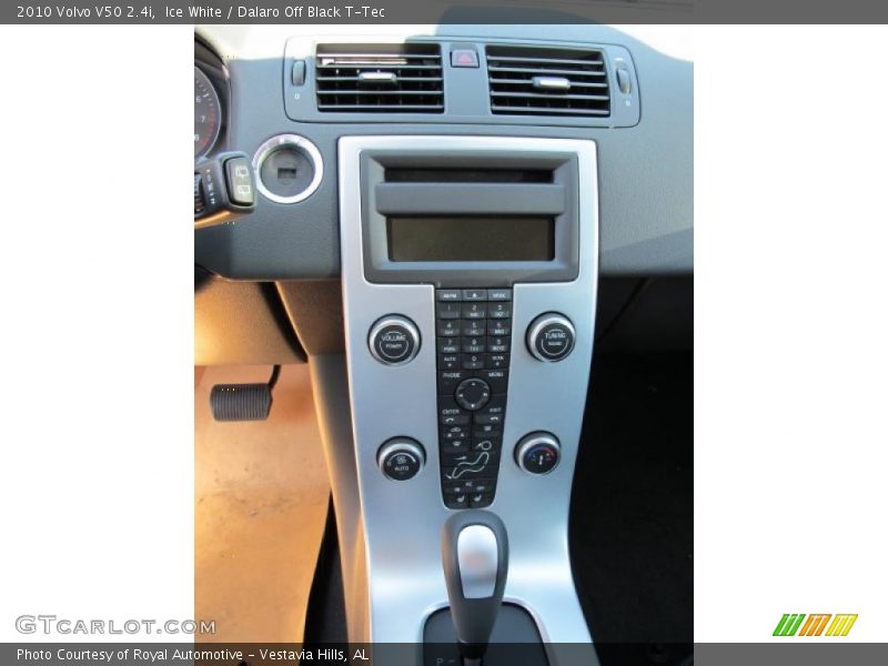 Ice White / Dalaro Off Black T-Tec 2010 Volvo V50 2.4i