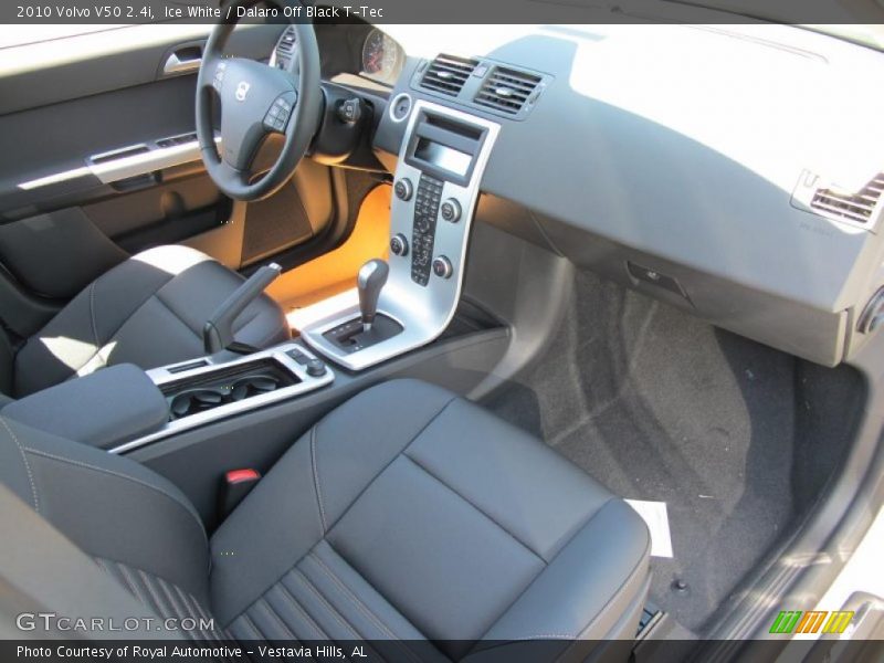 Ice White / Dalaro Off Black T-Tec 2010 Volvo V50 2.4i