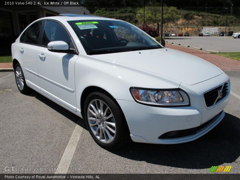 Ice White / Off Black 2010 Volvo S40 2.4i