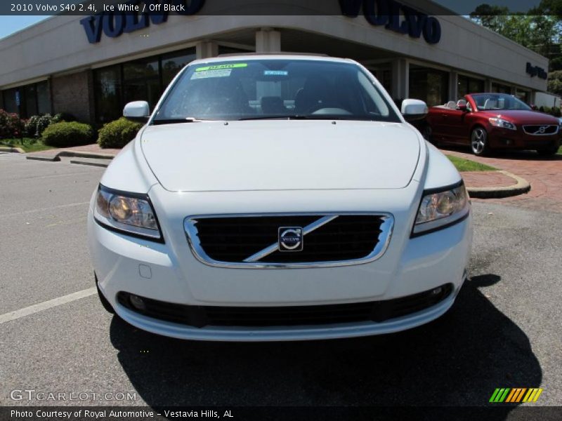 Ice White / Off Black 2010 Volvo S40 2.4i