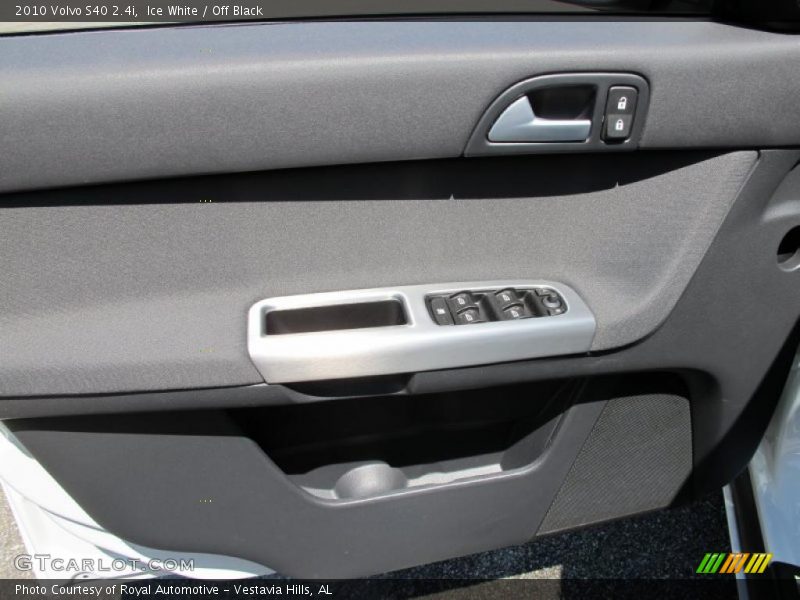 Ice White / Off Black 2010 Volvo S40 2.4i