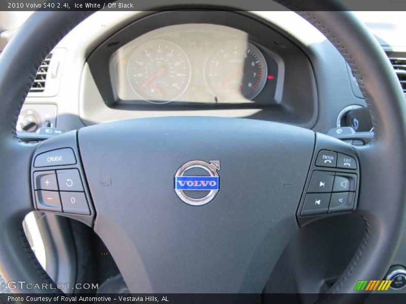 Ice White / Off Black 2010 Volvo S40 2.4i