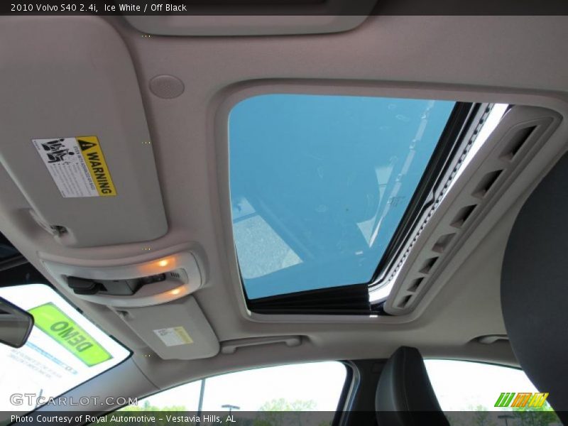 Ice White / Off Black 2010 Volvo S40 2.4i