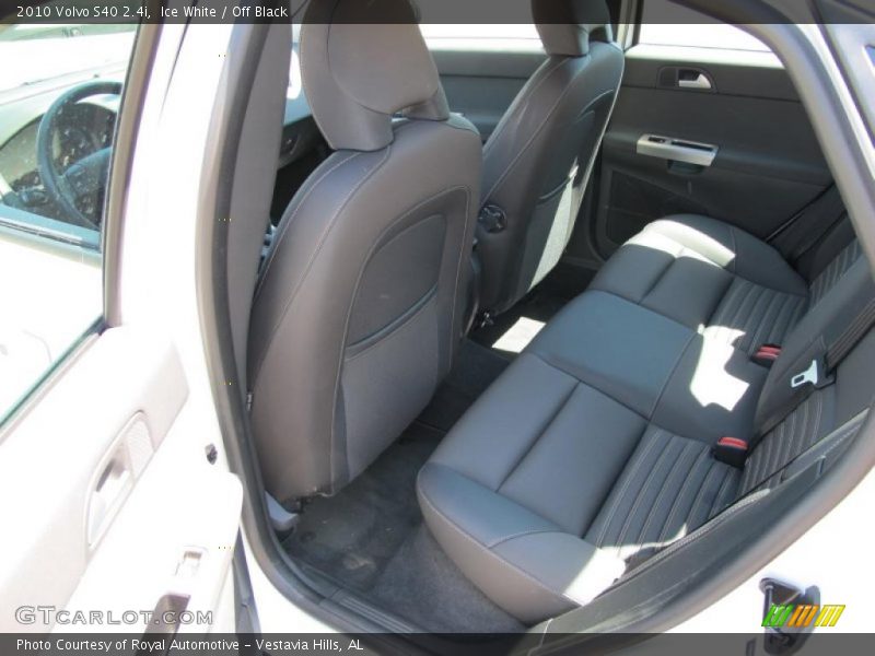 Ice White / Off Black 2010 Volvo S40 2.4i