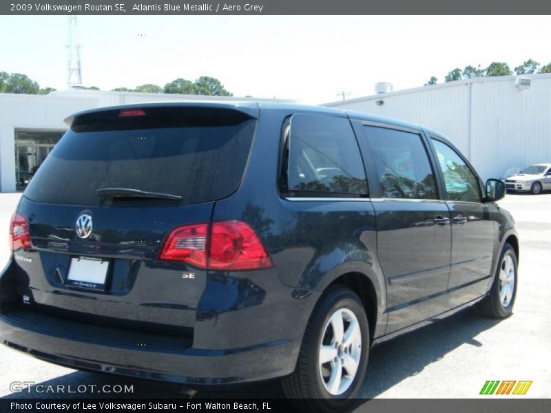 Atlantis Blue Metallic / Aero Grey 2009 Volkswagen Routan SE