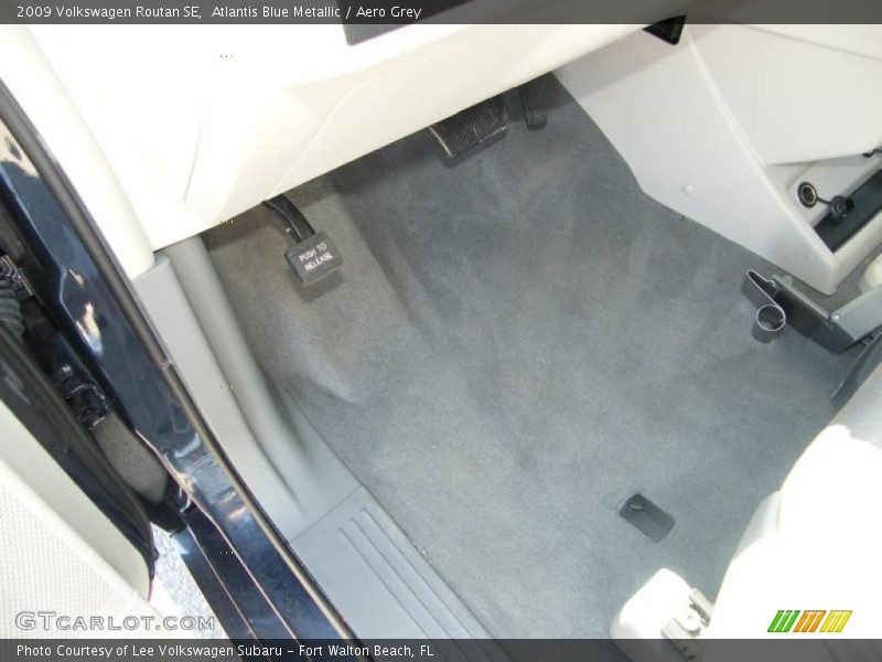 Atlantis Blue Metallic / Aero Grey 2009 Volkswagen Routan SE