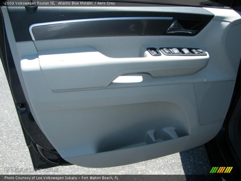Atlantis Blue Metallic / Aero Grey 2009 Volkswagen Routan SE