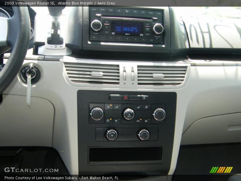 Atlantis Blue Metallic / Aero Grey 2009 Volkswagen Routan SE