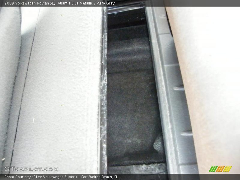 Atlantis Blue Metallic / Aero Grey 2009 Volkswagen Routan SE