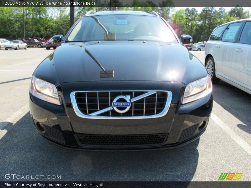 Ice White / Sandstone Beige 2010 Volvo V70 3.2