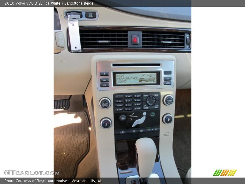 Ice White / Sandstone Beige 2010 Volvo V70 3.2