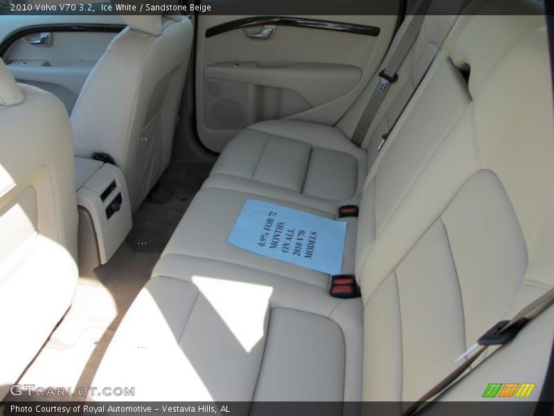 Ice White / Sandstone Beige 2010 Volvo V70 3.2