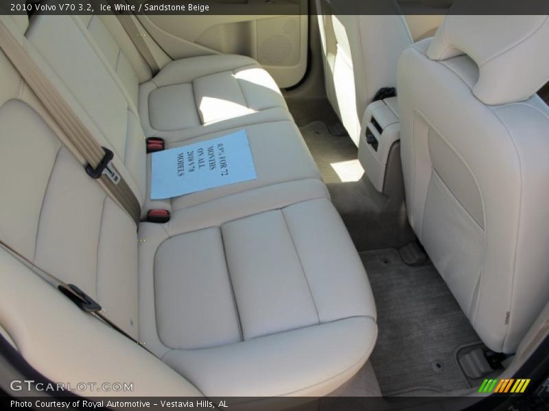 Ice White / Sandstone Beige 2010 Volvo V70 3.2