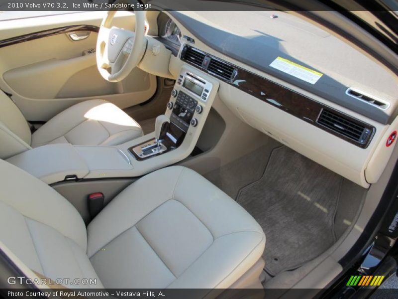 Ice White / Sandstone Beige 2010 Volvo V70 3.2