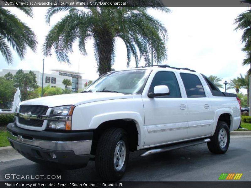 Summit White / Gray/Dark Charcoal 2005 Chevrolet Avalanche LS