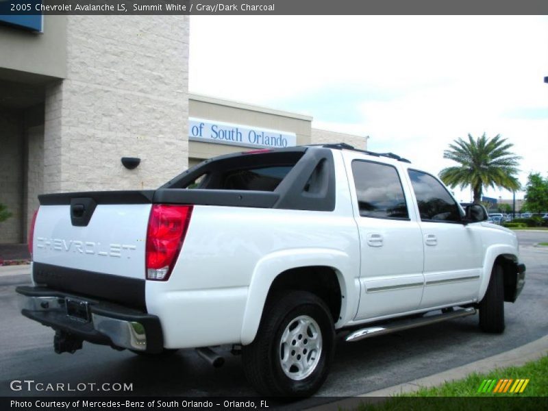 Summit White / Gray/Dark Charcoal 2005 Chevrolet Avalanche LS