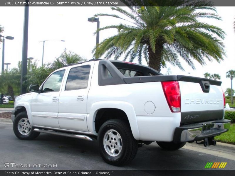 Summit White / Gray/Dark Charcoal 2005 Chevrolet Avalanche LS