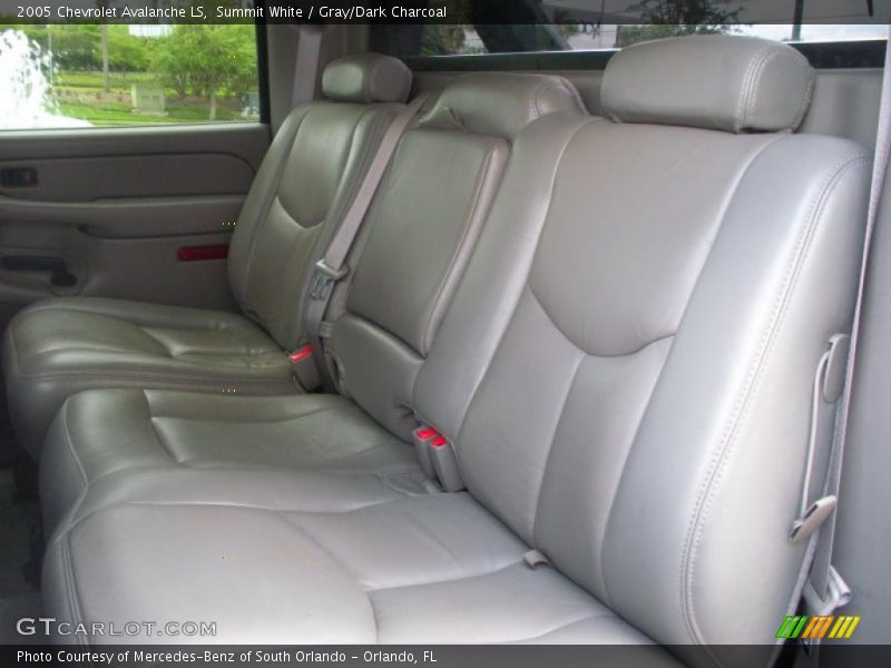 Summit White / Gray/Dark Charcoal 2005 Chevrolet Avalanche LS