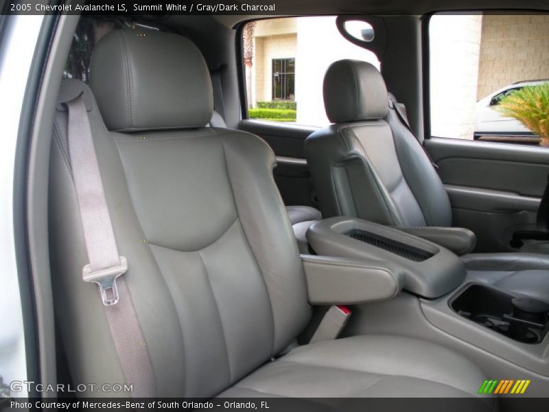 Summit White / Gray/Dark Charcoal 2005 Chevrolet Avalanche LS