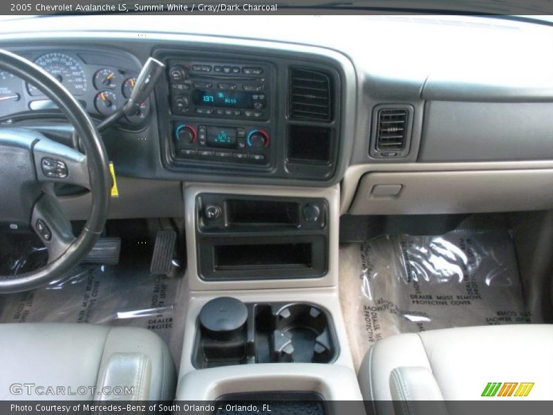 Summit White / Gray/Dark Charcoal 2005 Chevrolet Avalanche LS